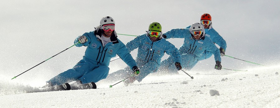 Ski or Snowboard teachers Join our team ! Join the International Ski School La Dôle !